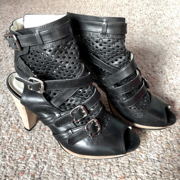 ✨ black leather ankle booties ✨ - Picture 1 of 12